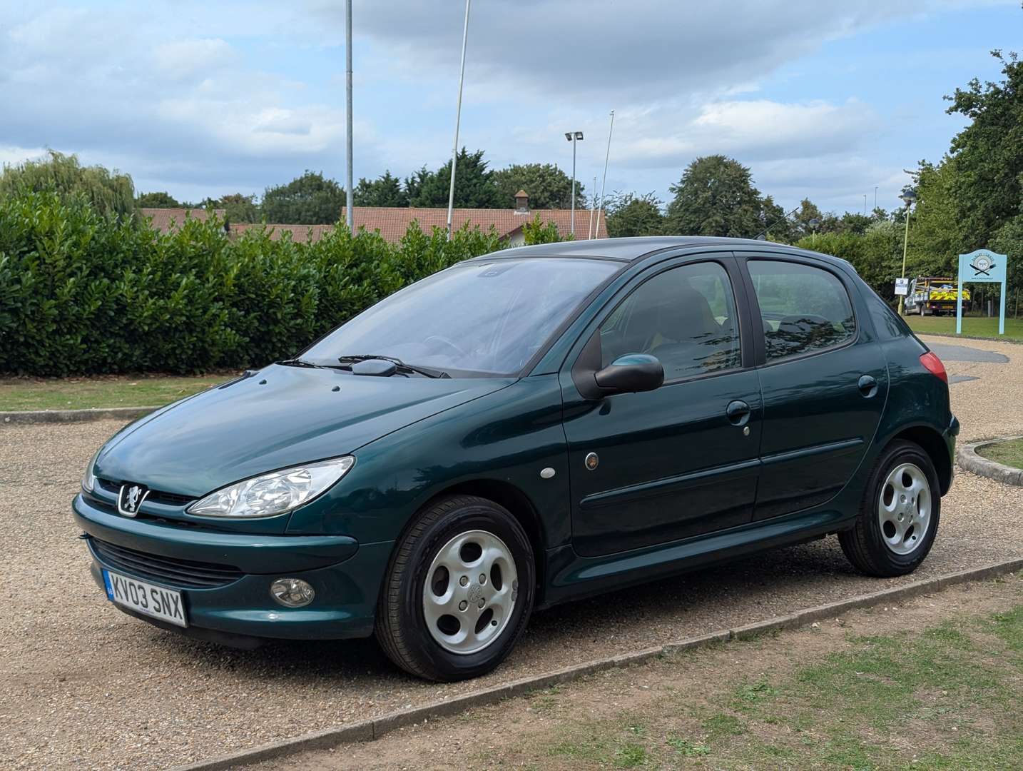 <p>2003 PEUGEOT 206 ROLAND GARROS</p>