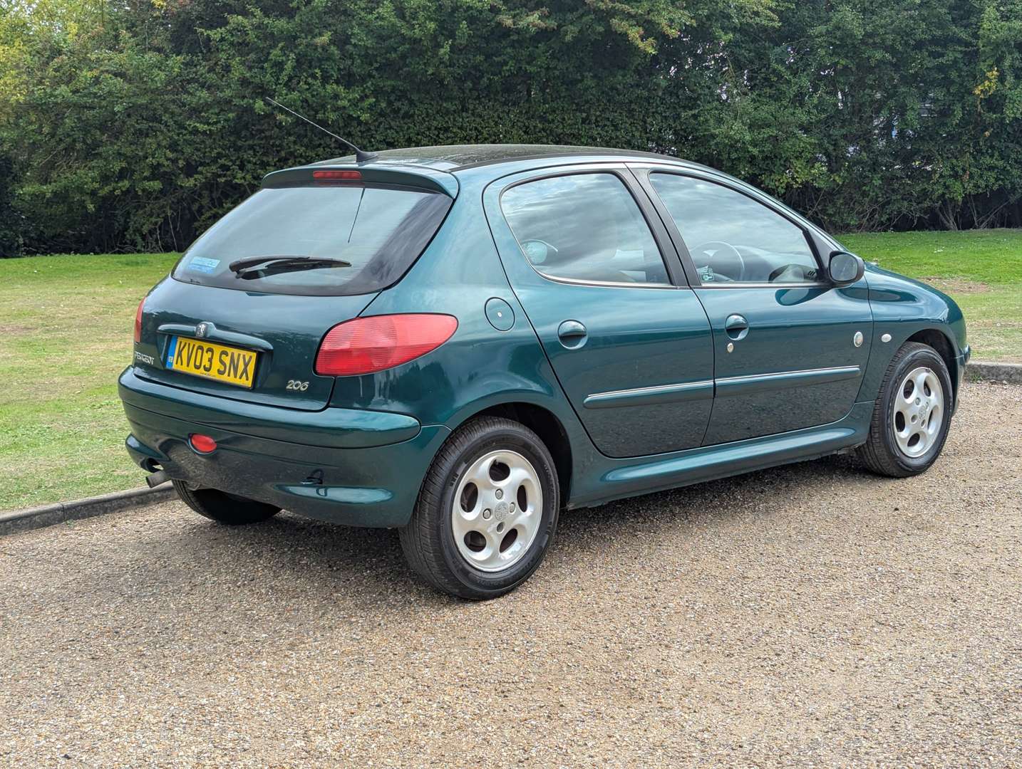 <p>2003 PEUGEOT 206 ROLAND GARROS</p>