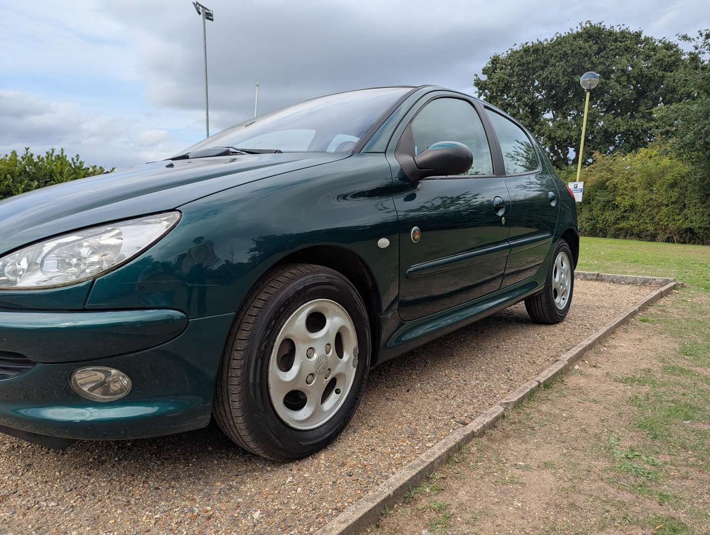 <p>2003 PEUGEOT 206 ROLAND GARROS</p>
