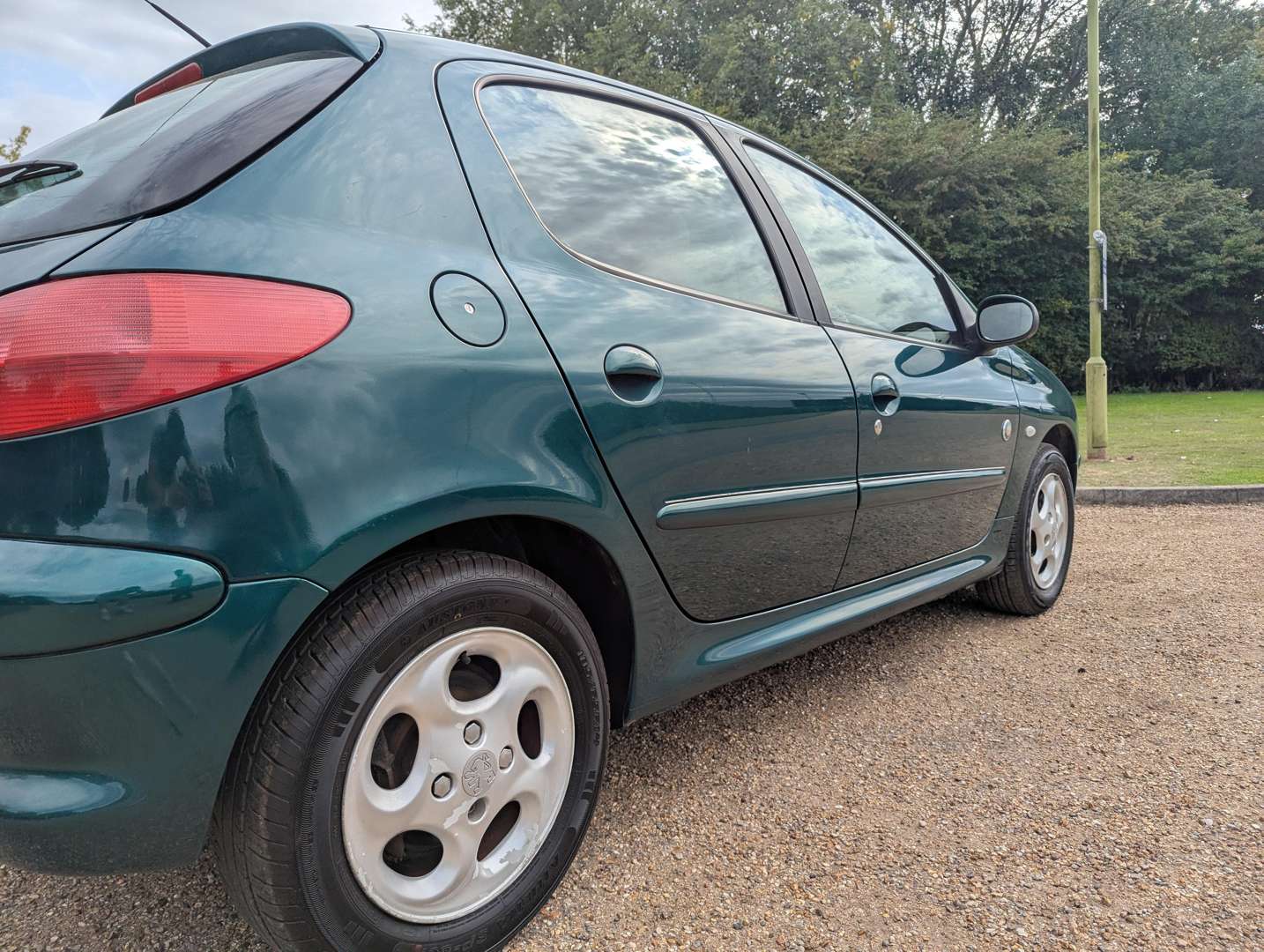 <p>2003 PEUGEOT 206 ROLAND GARROS</p>