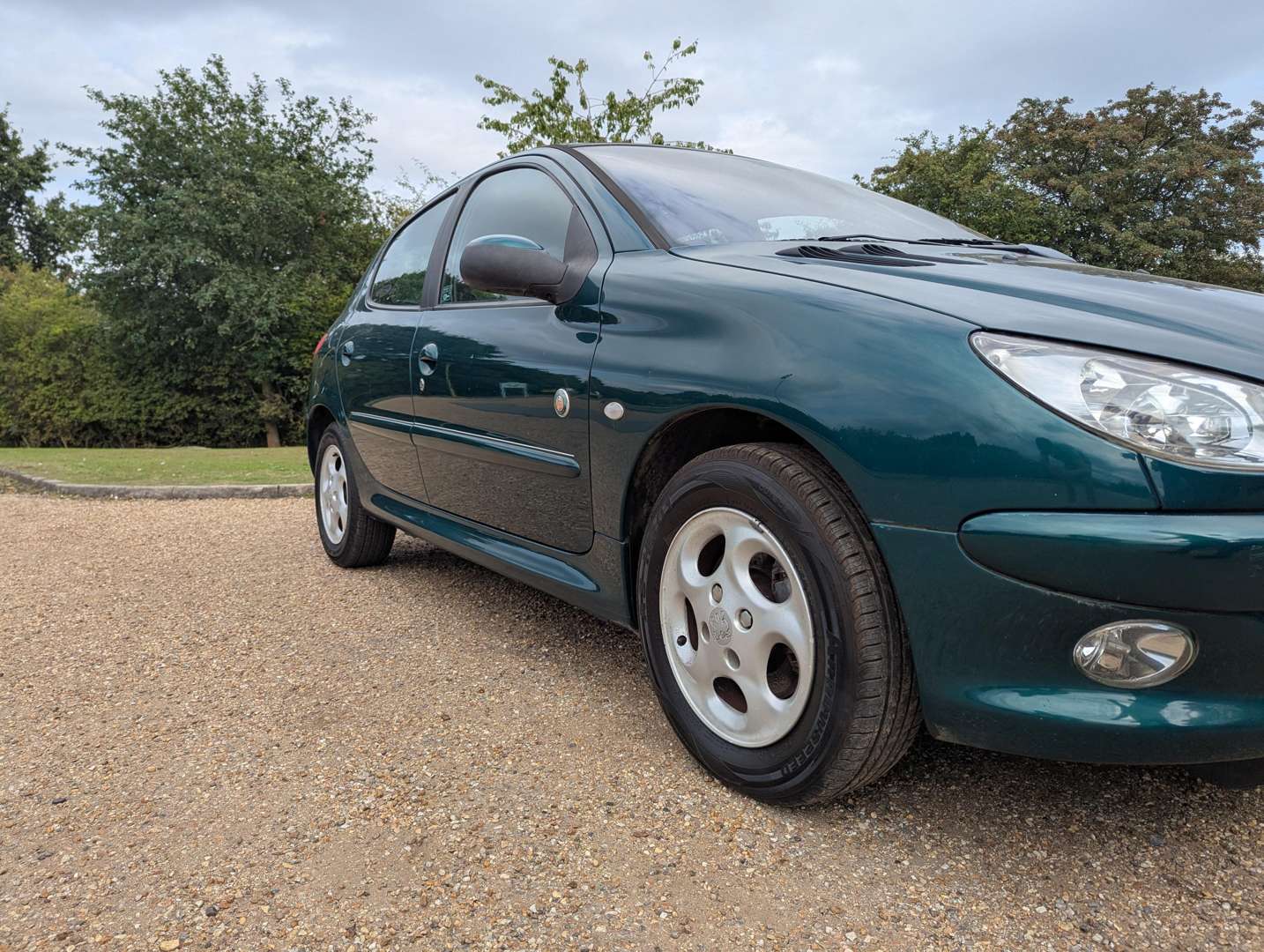 <p>2003 PEUGEOT 206 ROLAND GARROS</p>