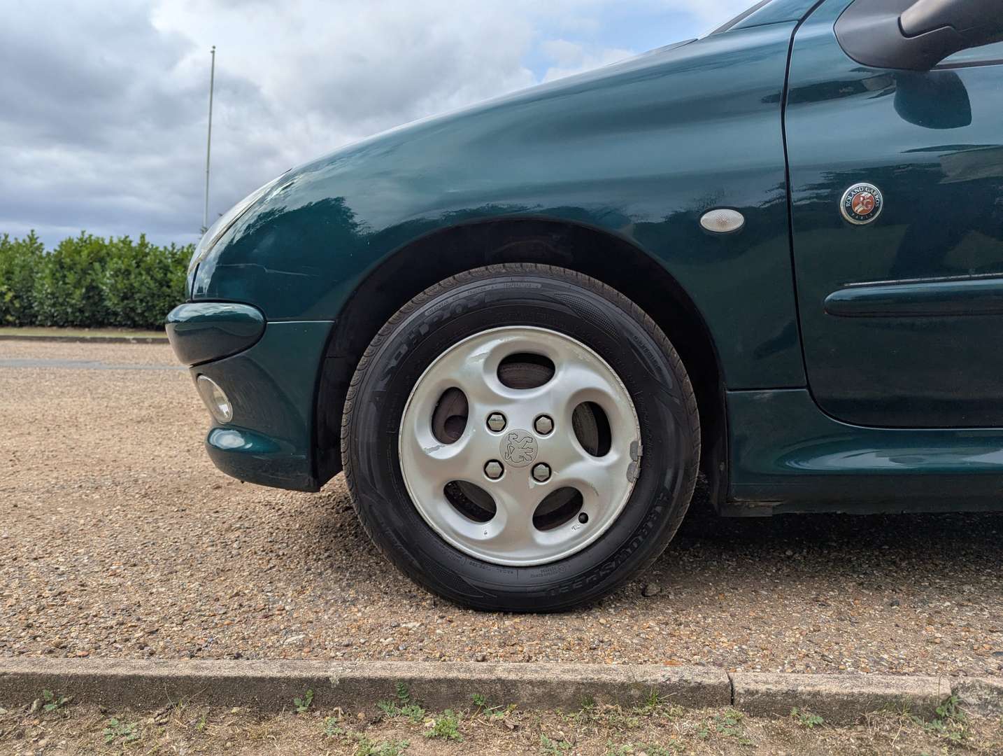 <p>2003 PEUGEOT 206 ROLAND GARROS</p>