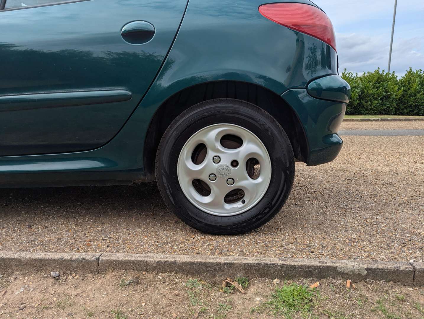 <p>2003 PEUGEOT 206 ROLAND GARROS</p>