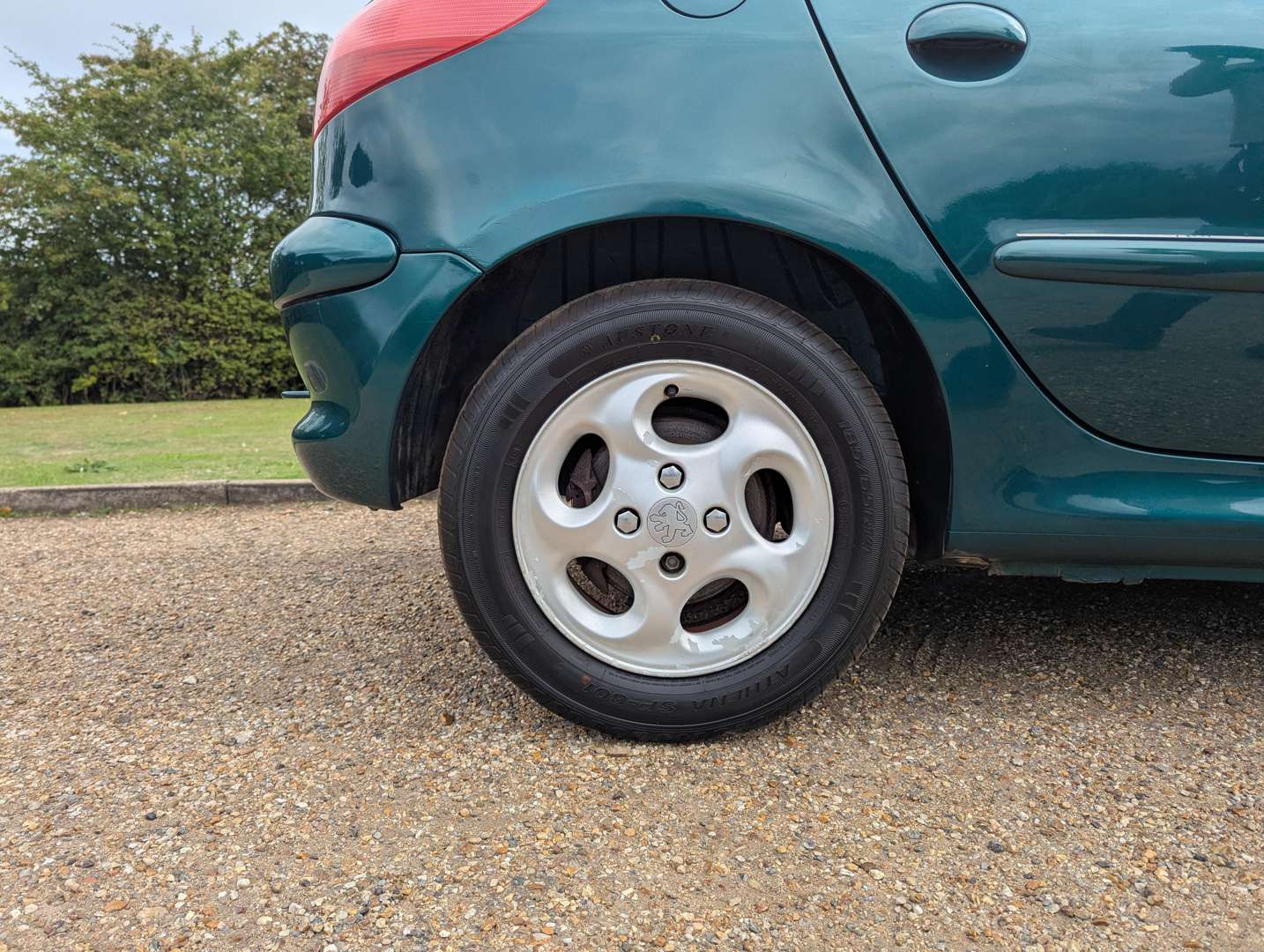 <p>2003 PEUGEOT 206 ROLAND GARROS</p>