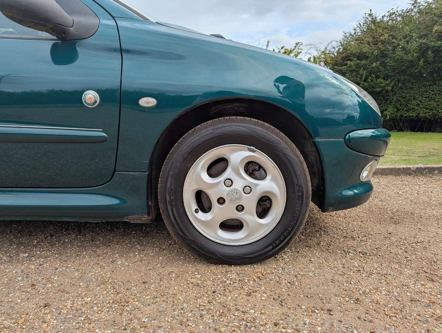 <p>2003 PEUGEOT 206 ROLAND GARROS</p>