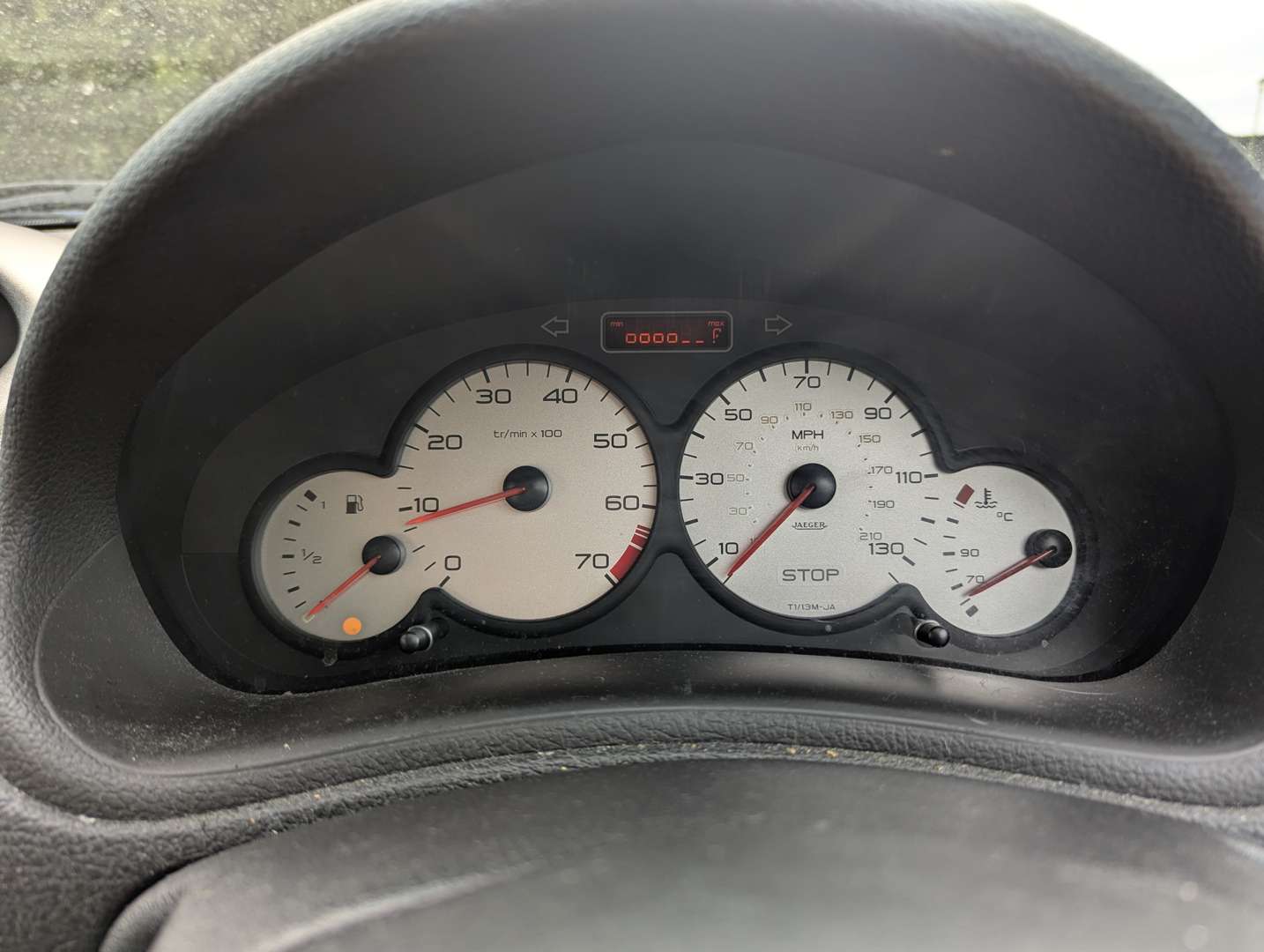 <p>2003 PEUGEOT 206 ROLAND GARROS</p>