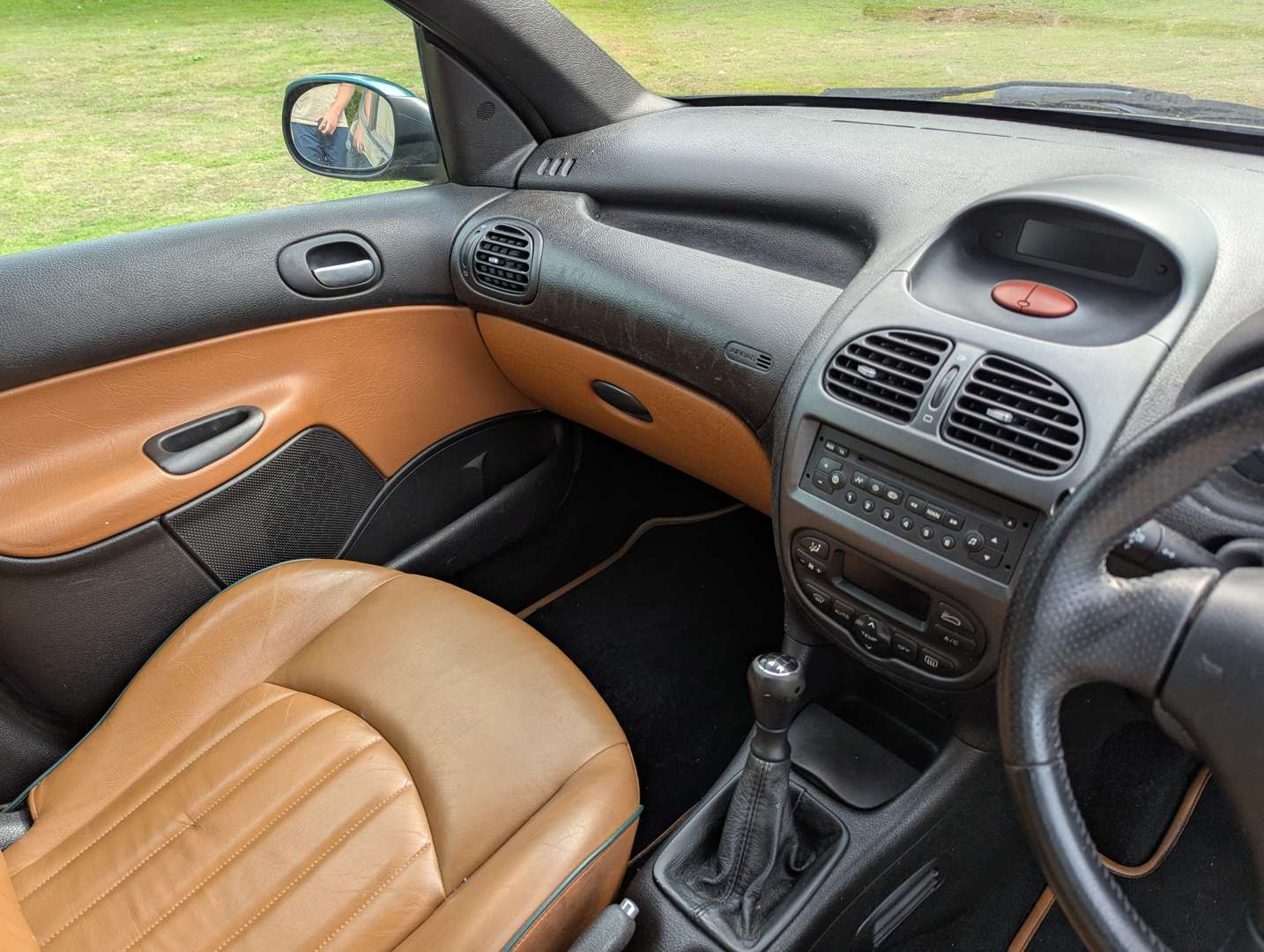 <p>2003 PEUGEOT 206 ROLAND GARROS</p>