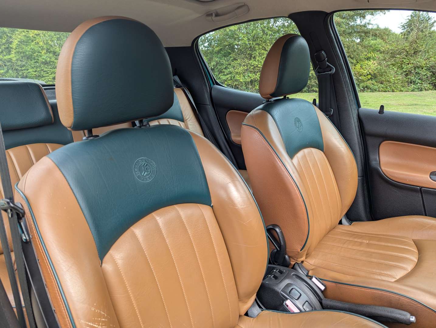 <p>2003 PEUGEOT 206 ROLAND GARROS</p>