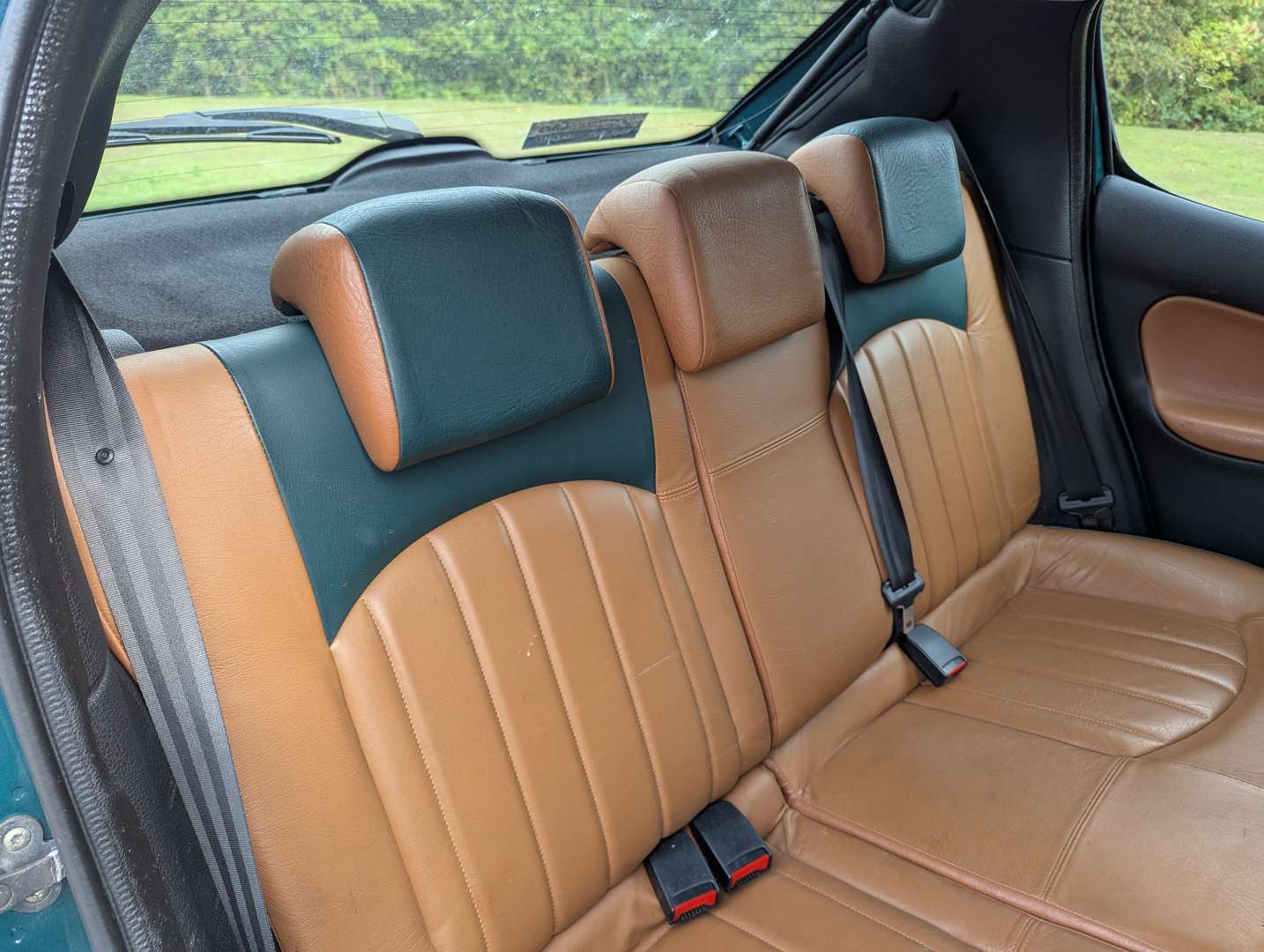 <p>2003 PEUGEOT 206 ROLAND GARROS</p>