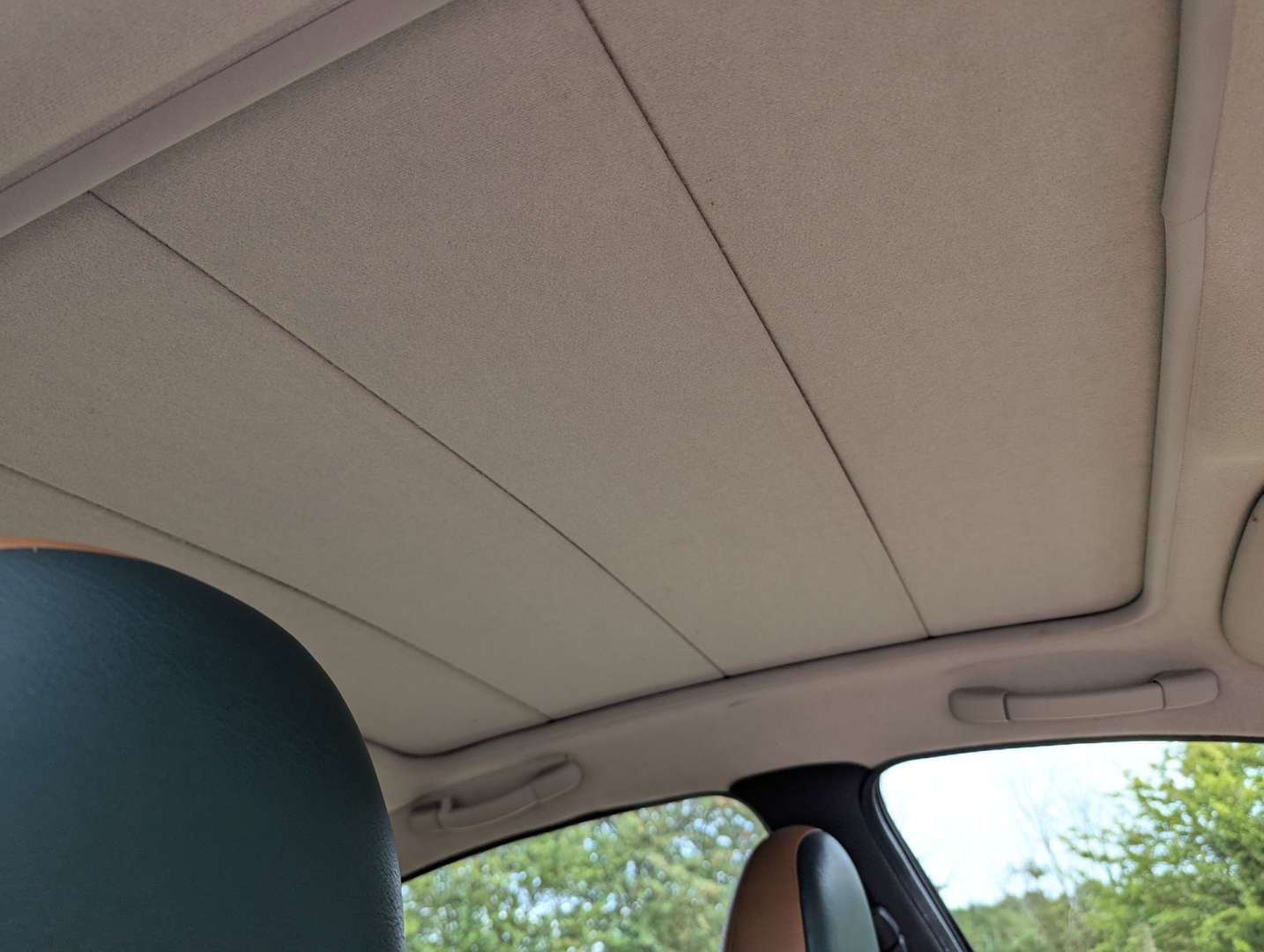 <p>2003 PEUGEOT 206 ROLAND GARROS</p>