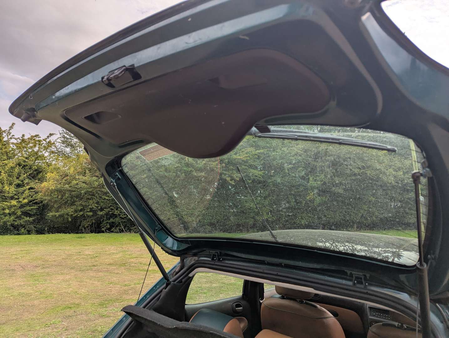 <p>2003 PEUGEOT 206 ROLAND GARROS</p>