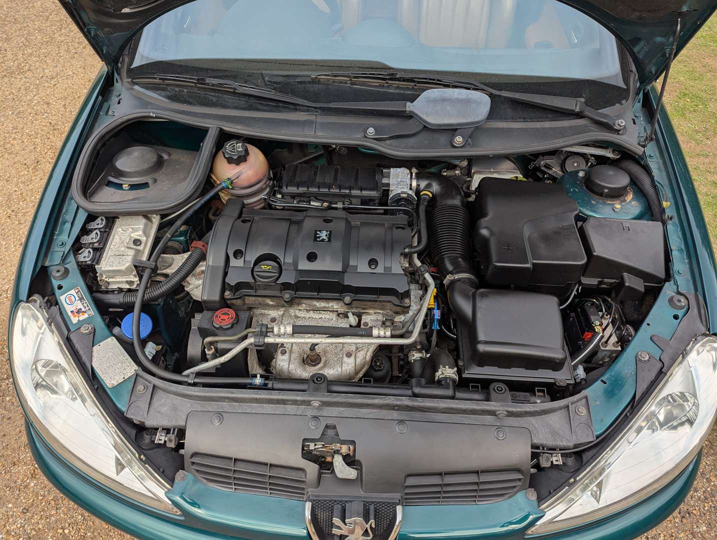 <p>2003 PEUGEOT 206 ROLAND GARROS</p>