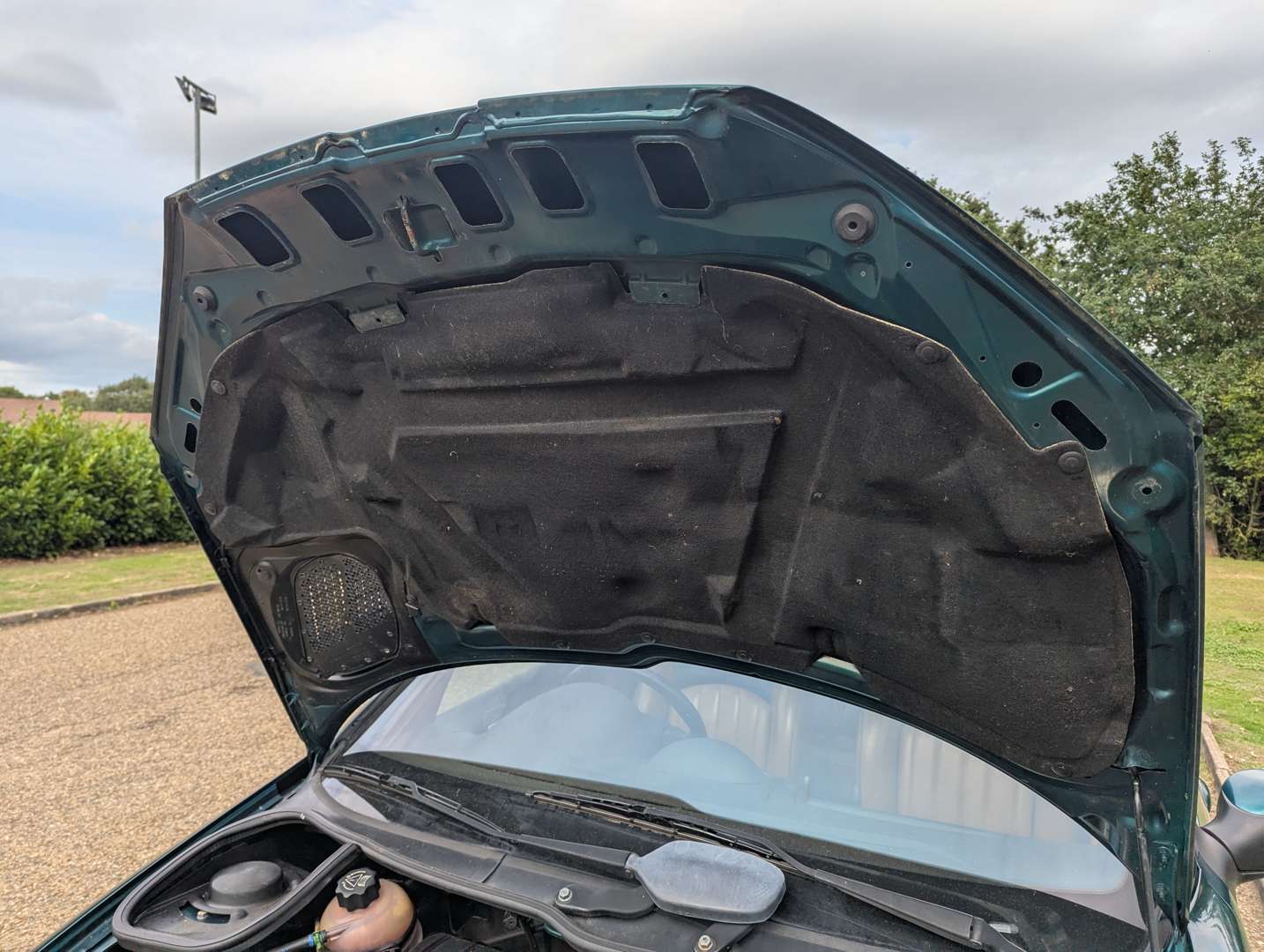 <p>2003 PEUGEOT 206 ROLAND GARROS</p>