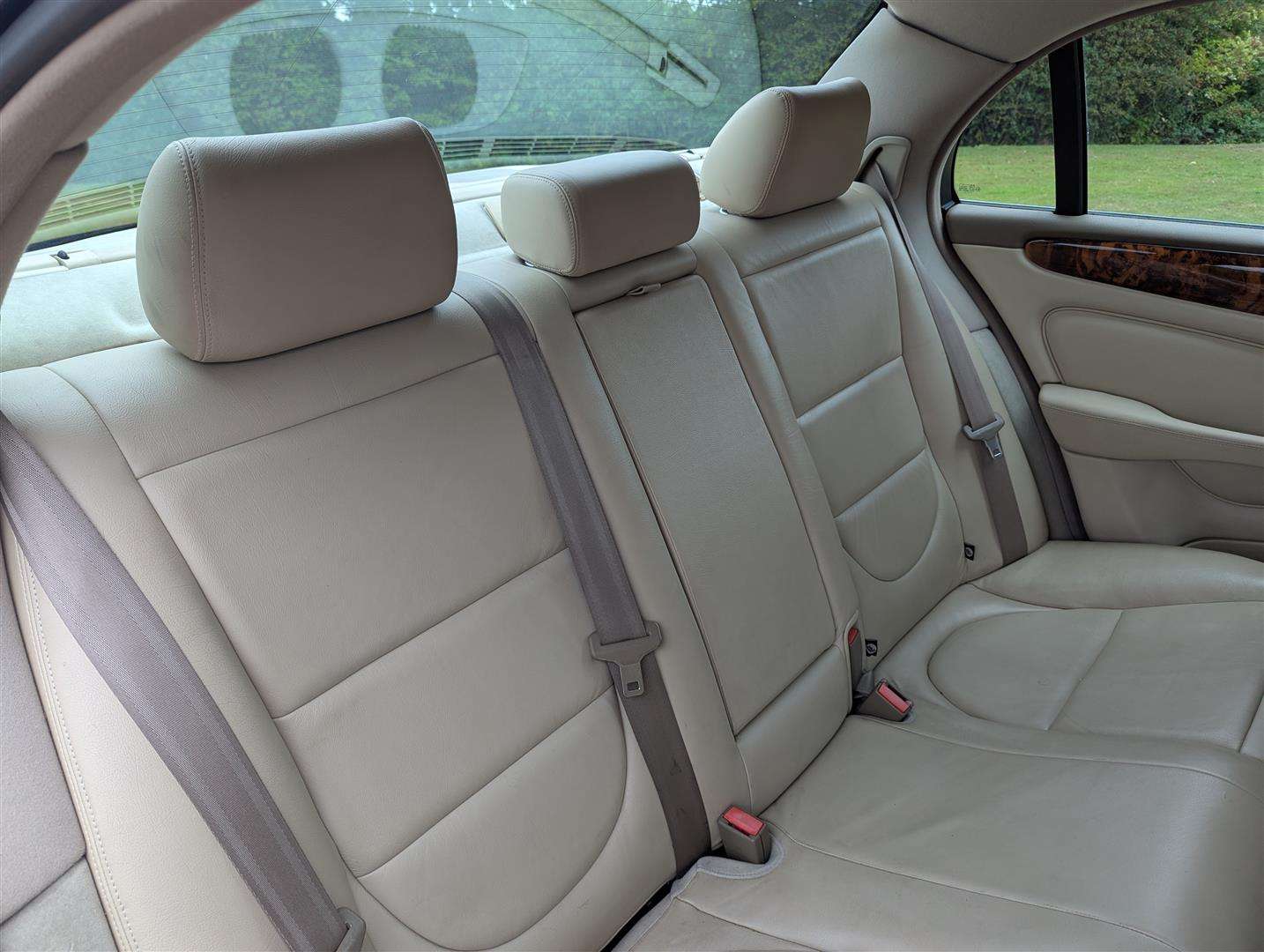 <p>2003 JAGUAR XJ8 V8 SE AUTO</p>