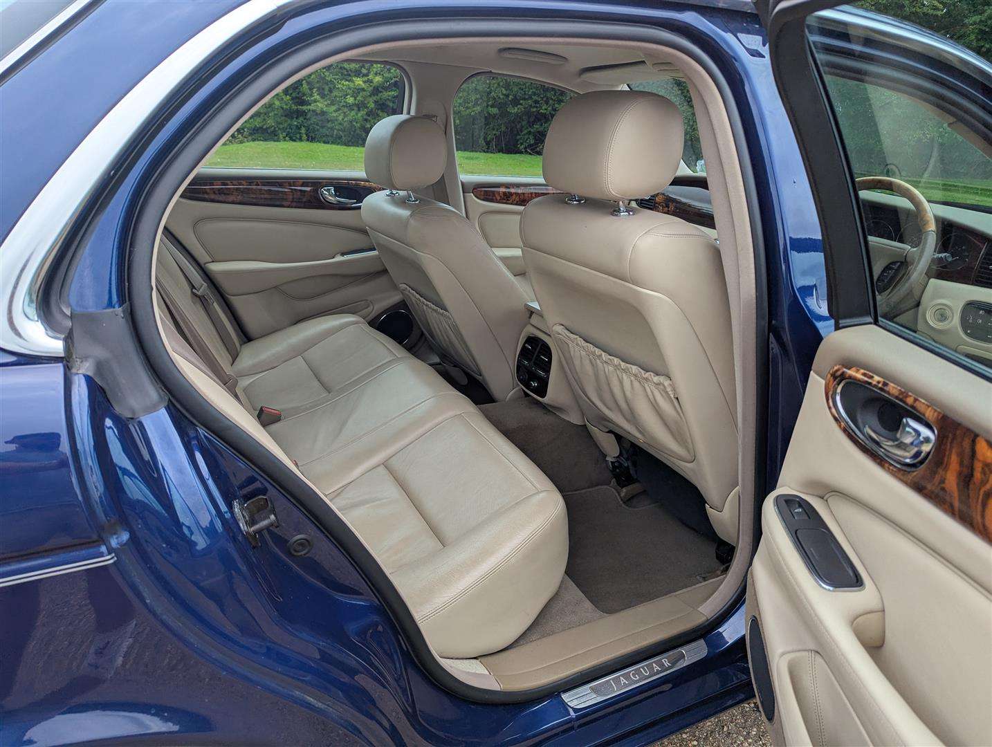 <p>2003 JAGUAR XJ8 V8 SE AUTO</p>