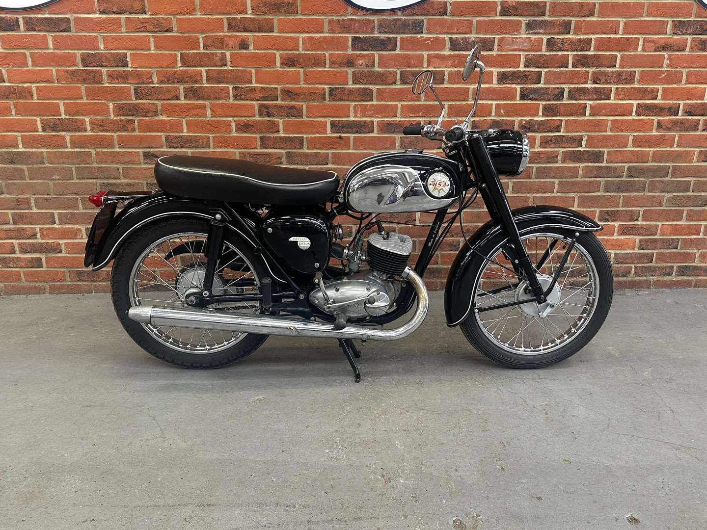 <p>1968 BSA BANTAM</p>