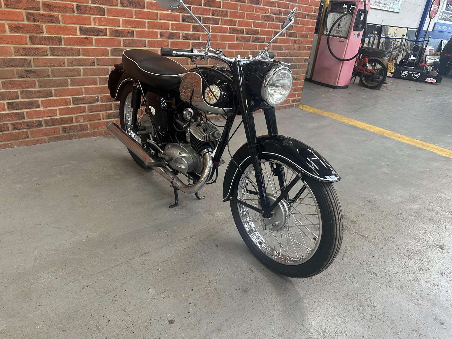 <p>1968 BSA BANTAM</p>