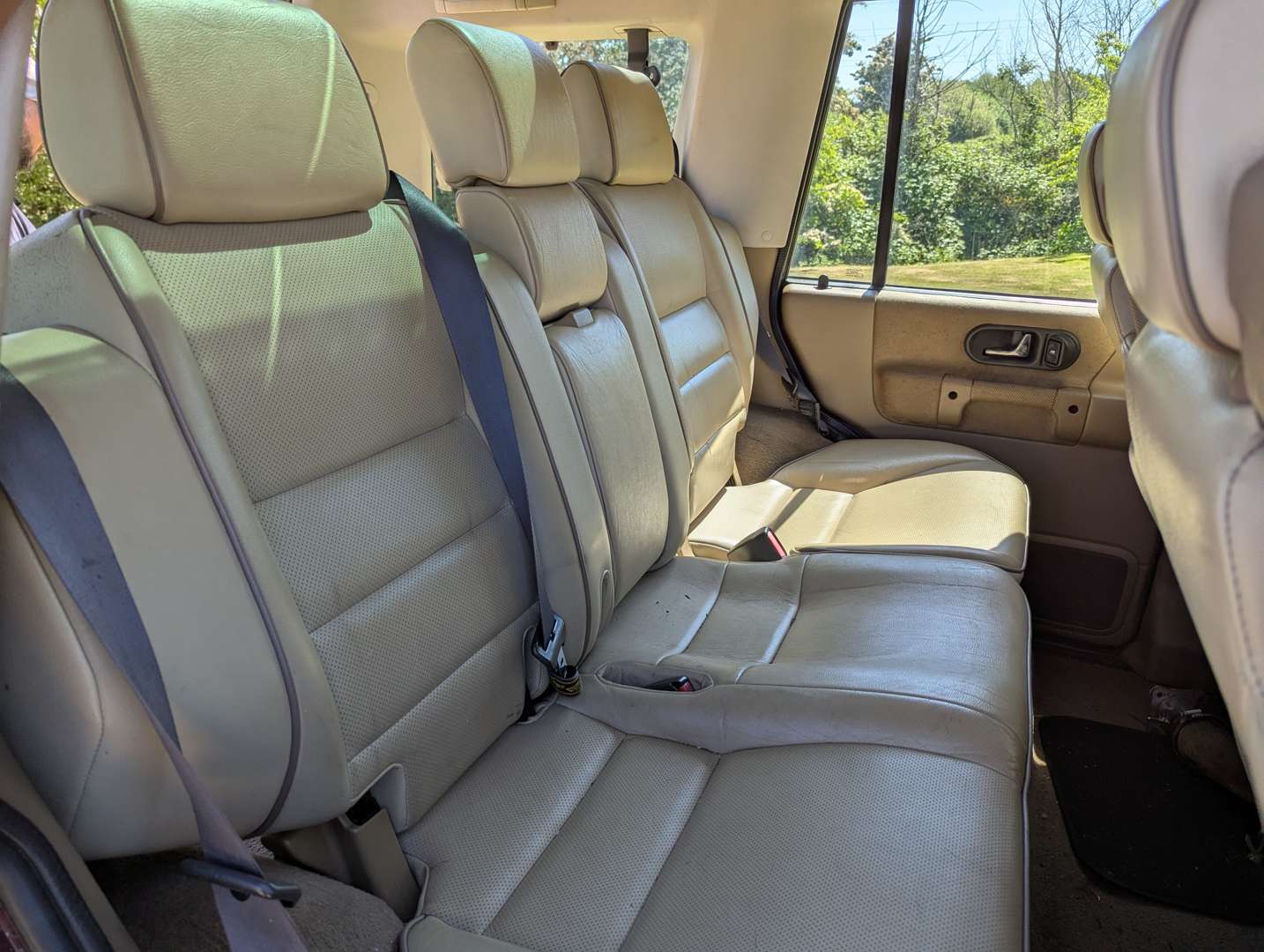 <p>2000 LAND ROVER DISCOVERY TD5 ES AUTO</p>