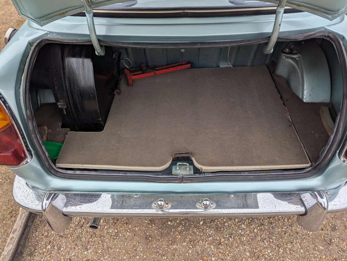 <p>1968 RILEY ELF</p>