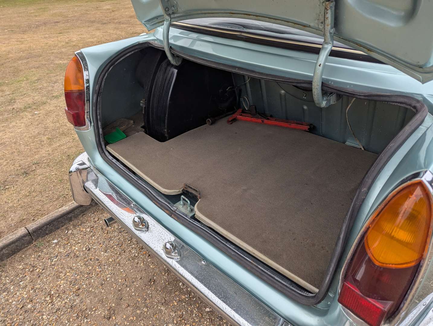 <p>1968 RILEY ELF</p>