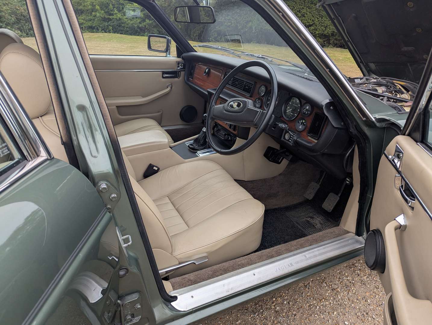 <p>1985 JAGUAR XJ6 4.2</p>