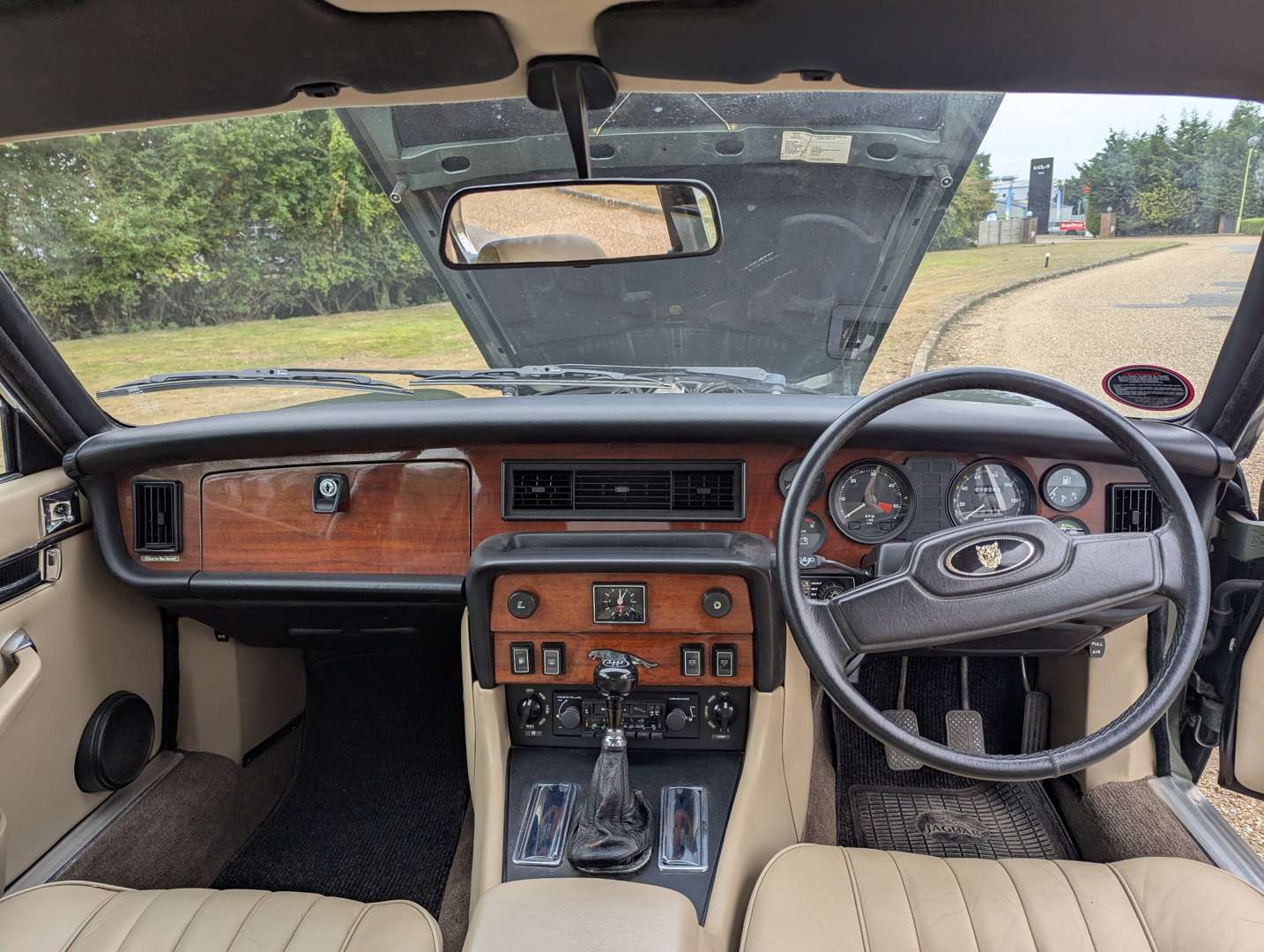 <p>1985 JAGUAR XJ6 4.2</p>