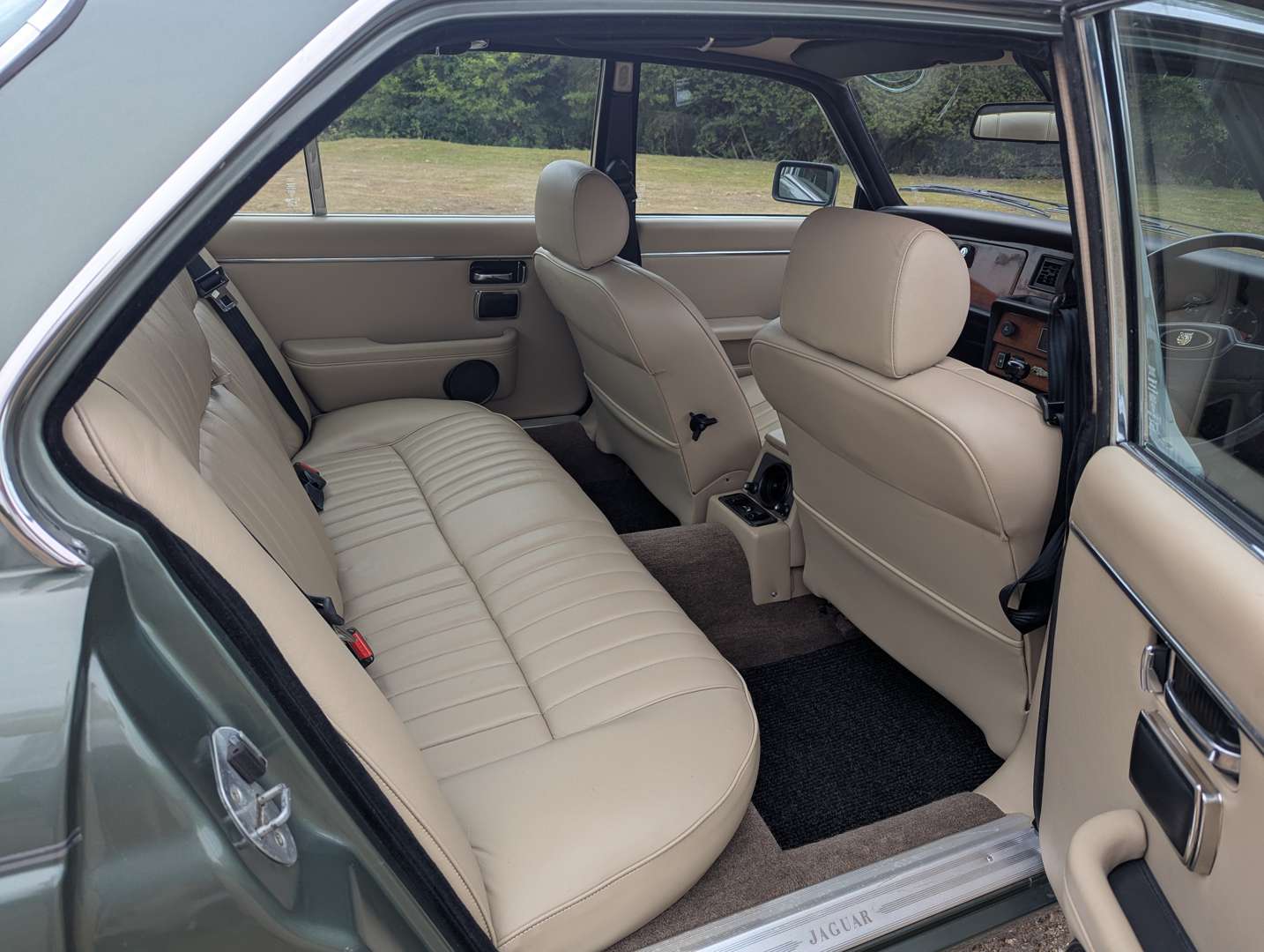 <p>1985 JAGUAR XJ6 4.2</p>