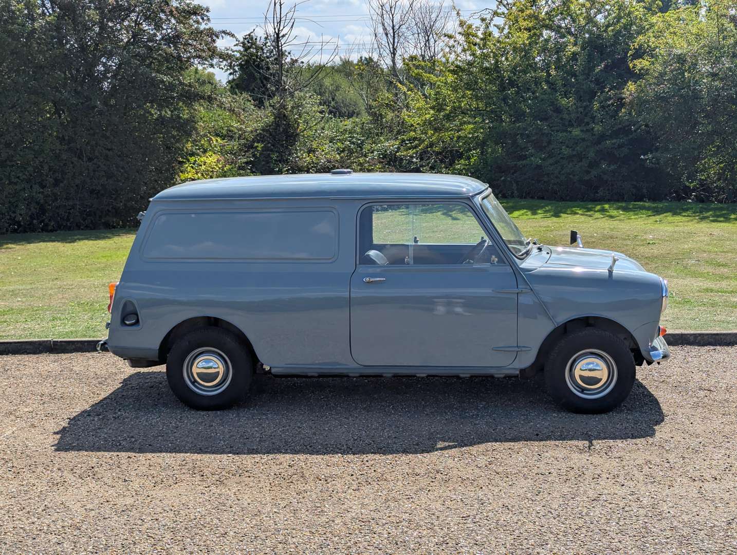 <p>1961 AUSTIN MINI VAN</p>