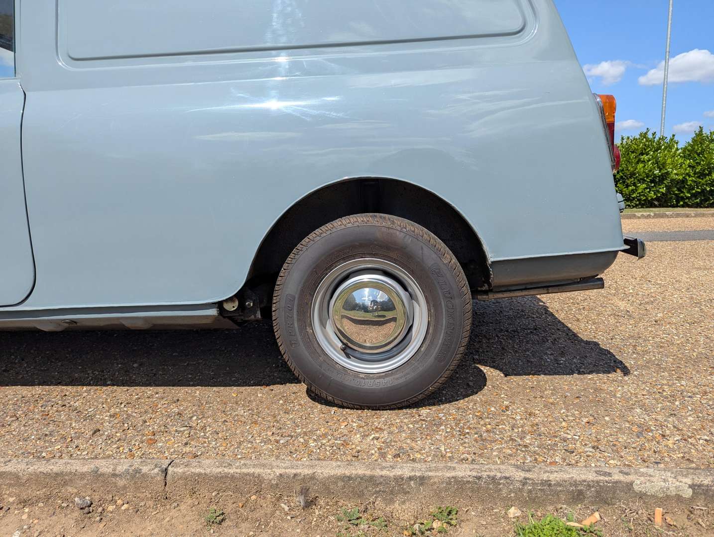 <p>1961 AUSTIN MINI VAN</p>
