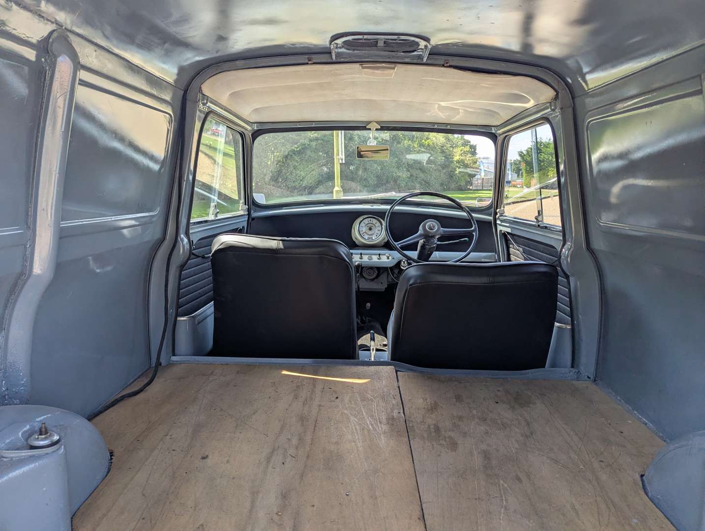 <p>1961 AUSTIN MINI VAN</p>
