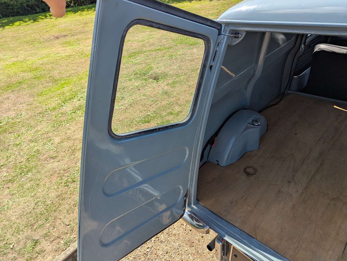 <p>1961 AUSTIN MINI VAN</p>