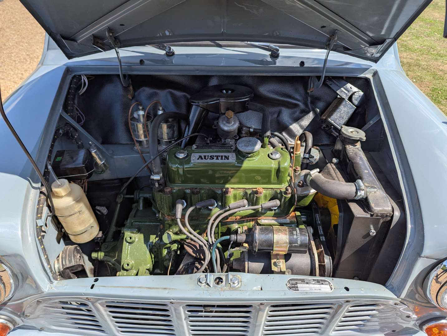 <p>1961 AUSTIN MINI VAN</p>