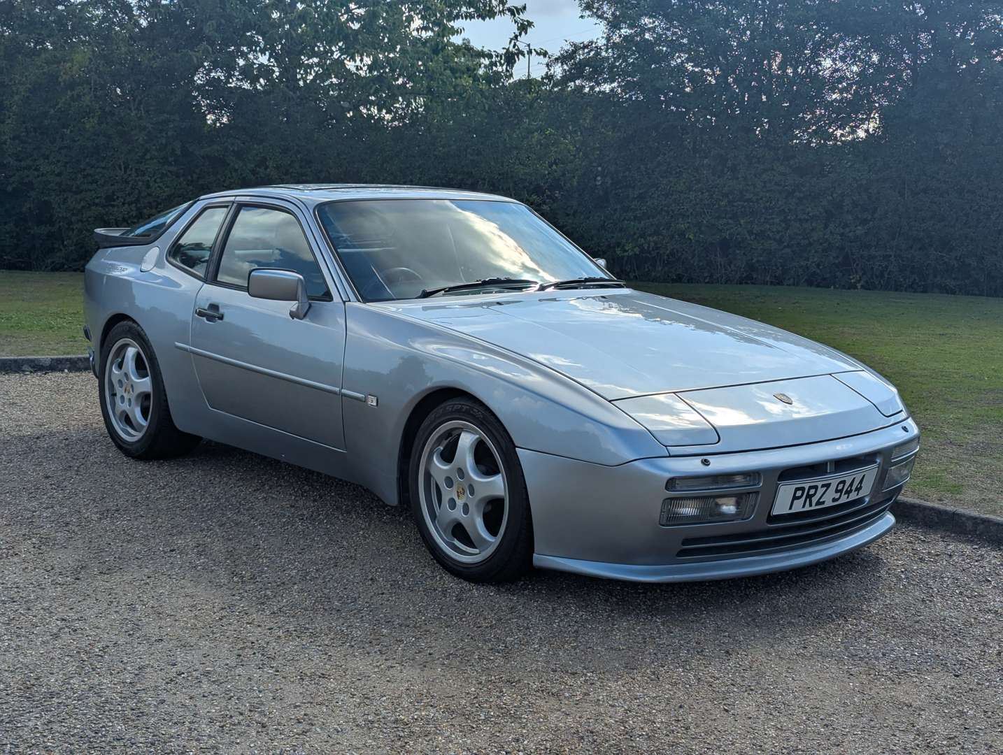 <p>1986 PORSCHE 944 TURBO</p>