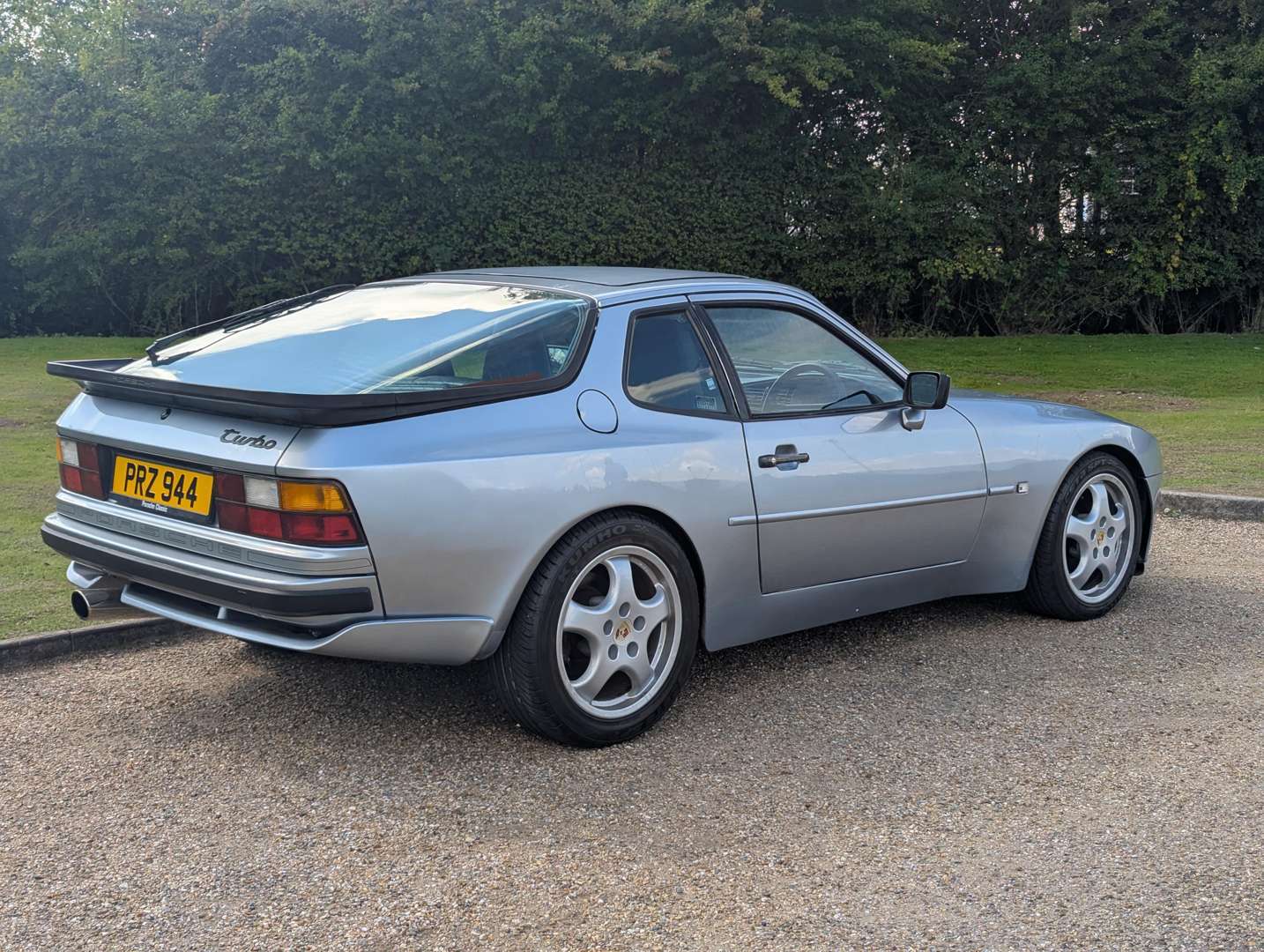 <p>1986 PORSCHE 944 TURBO</p>