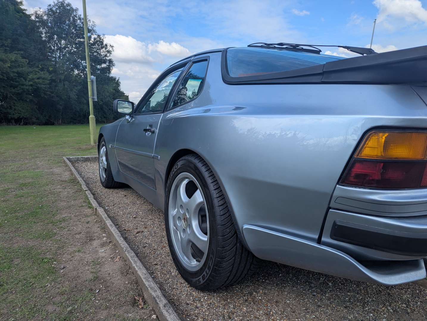 <p>1986 PORSCHE 944 TURBO</p>