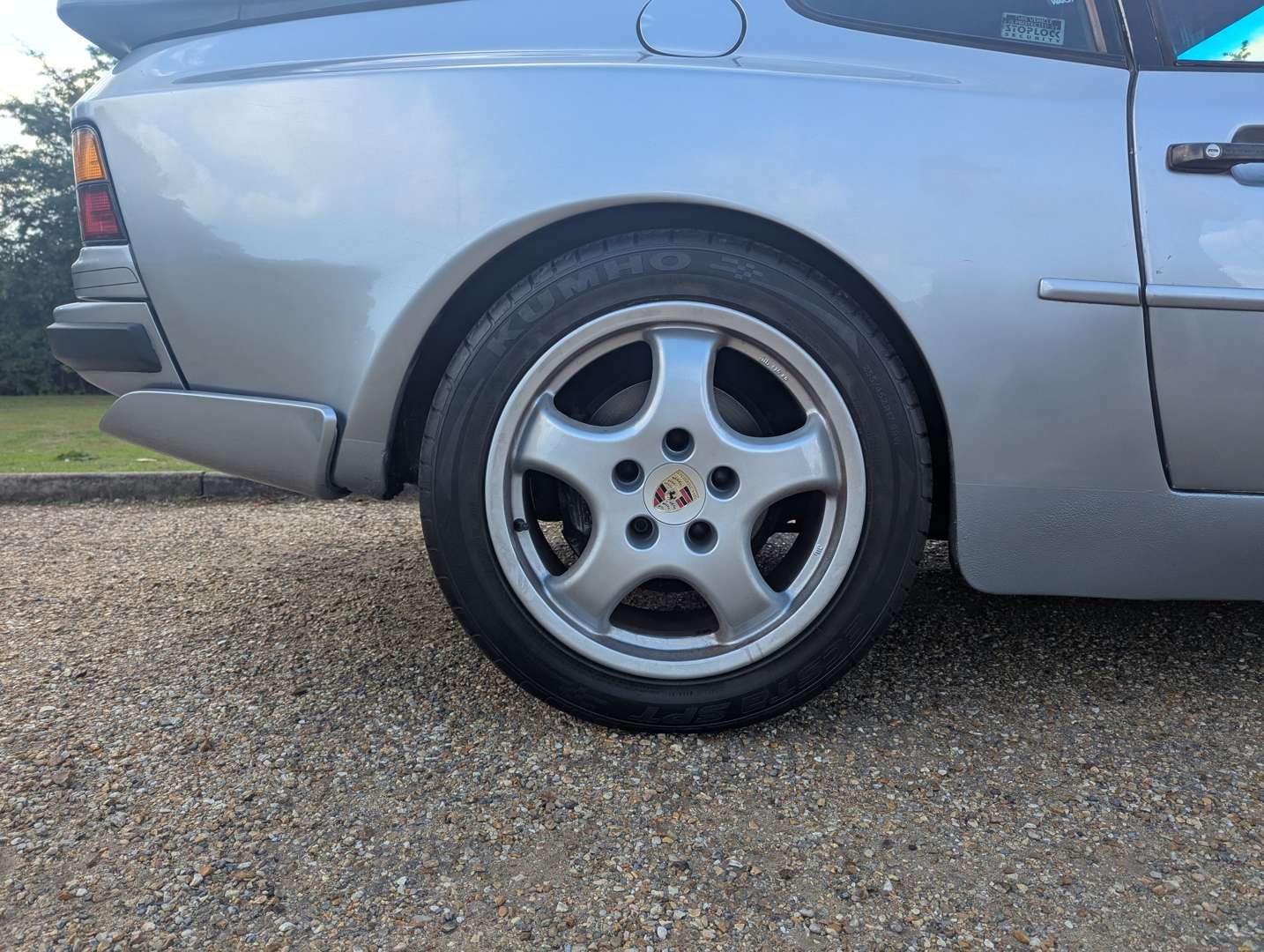 <p>1986 PORSCHE 944 TURBO</p>