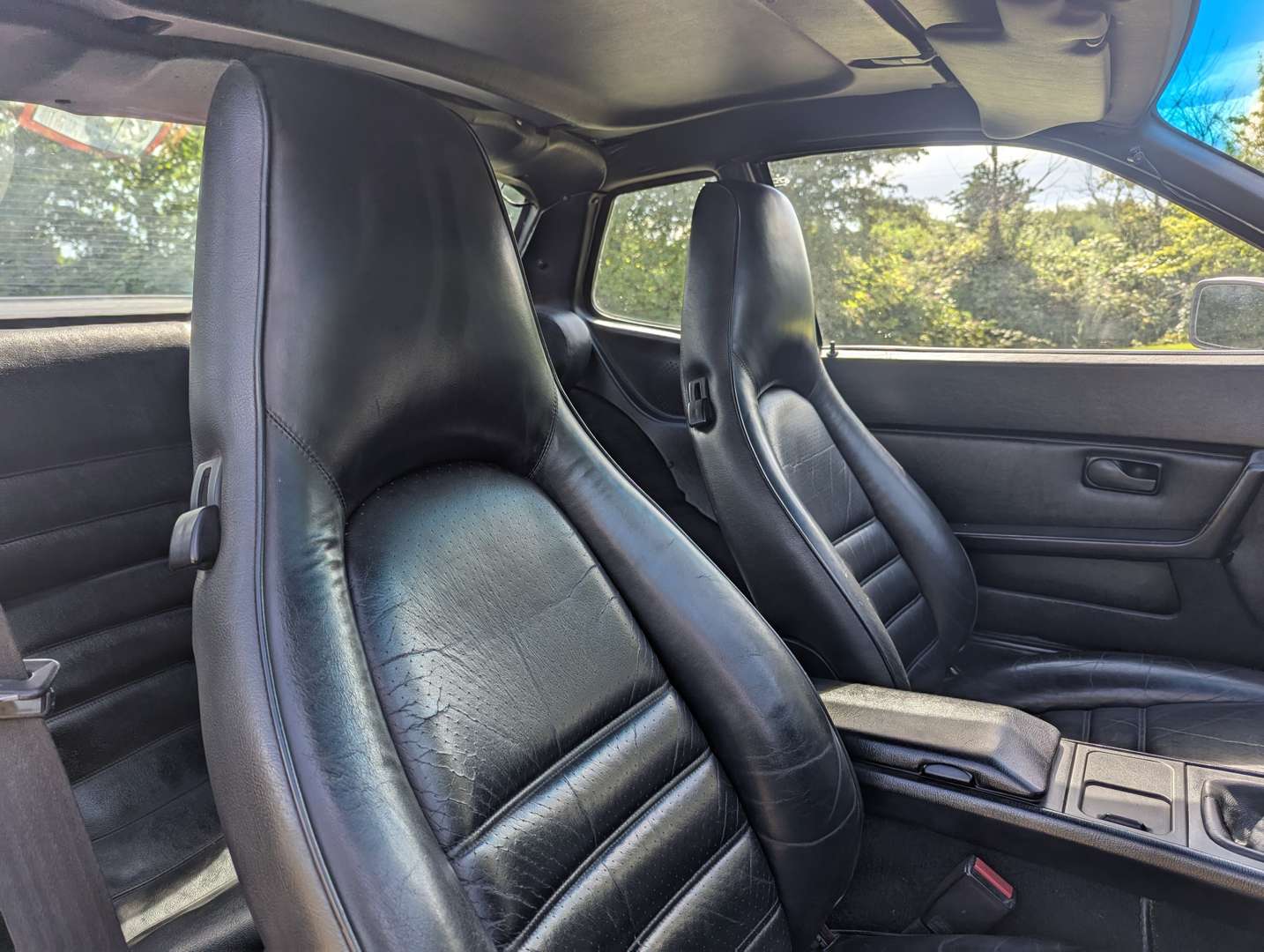 <p>1986 PORSCHE 944 TURBO</p>