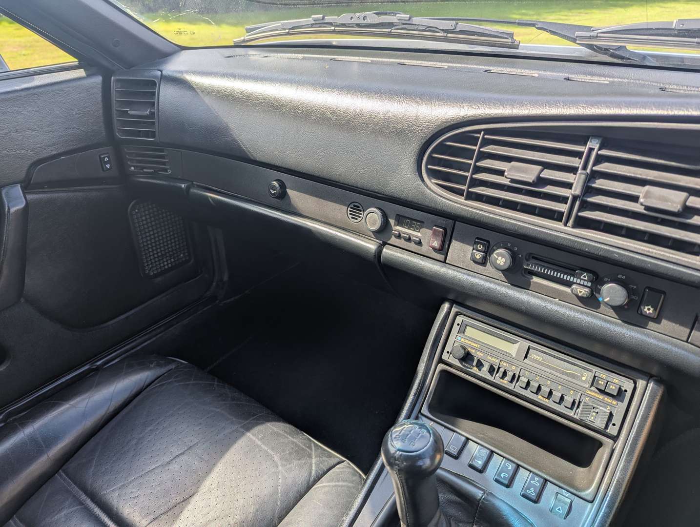 <p>1986 PORSCHE 944 TURBO</p>