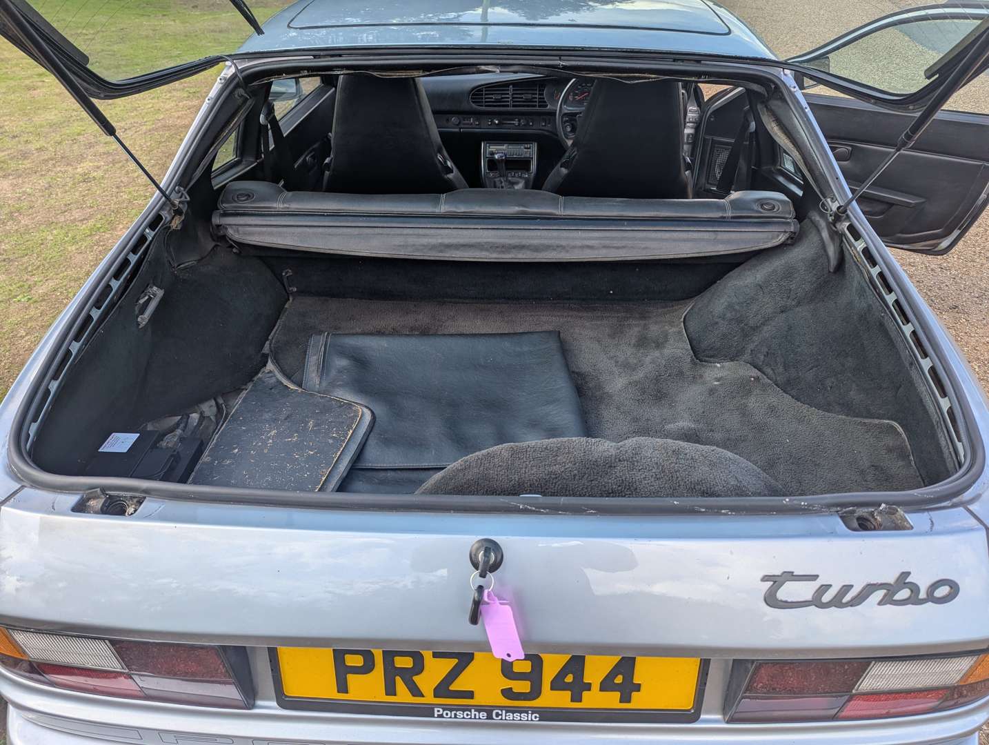 <p>1986 PORSCHE 944 TURBO</p>