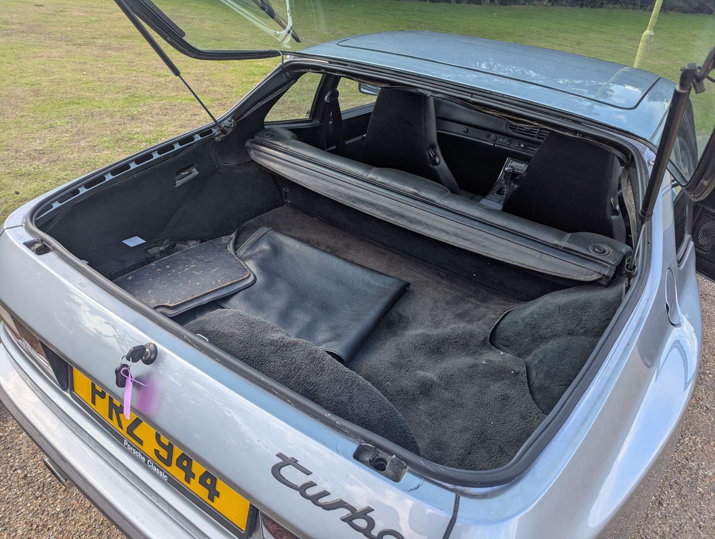 <p>1986 PORSCHE 944 TURBO</p>