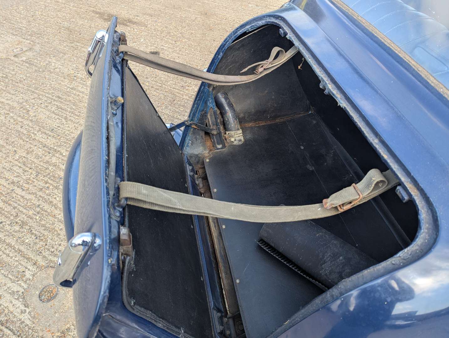 <p>1951 FORD V8 PILOT</p>