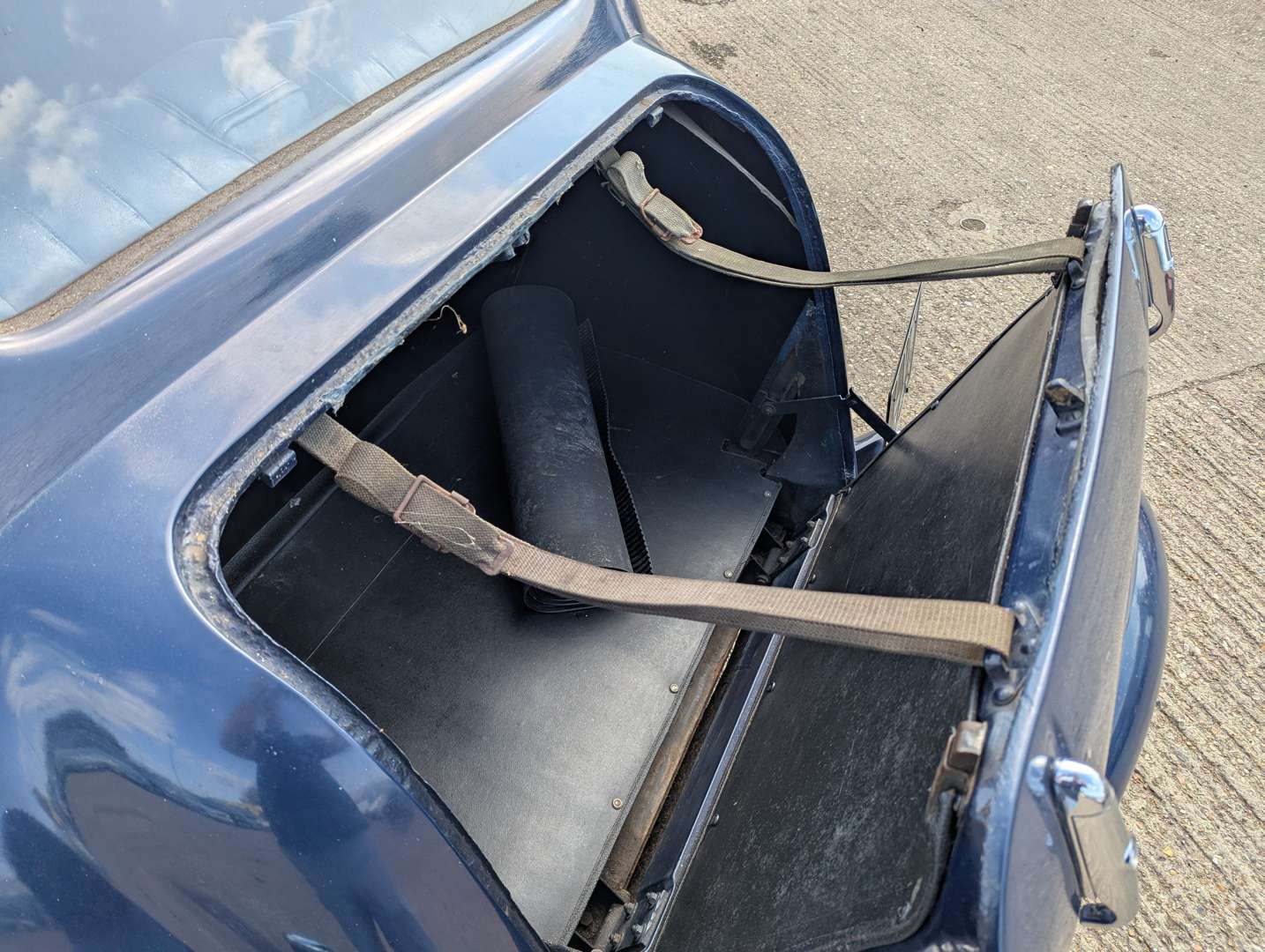 <p>1951 FORD V8 PILOT</p>