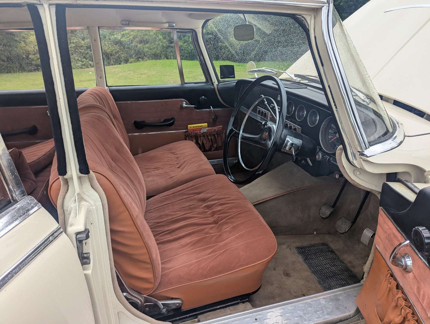 <p>1961 BORGWARD P100</p>