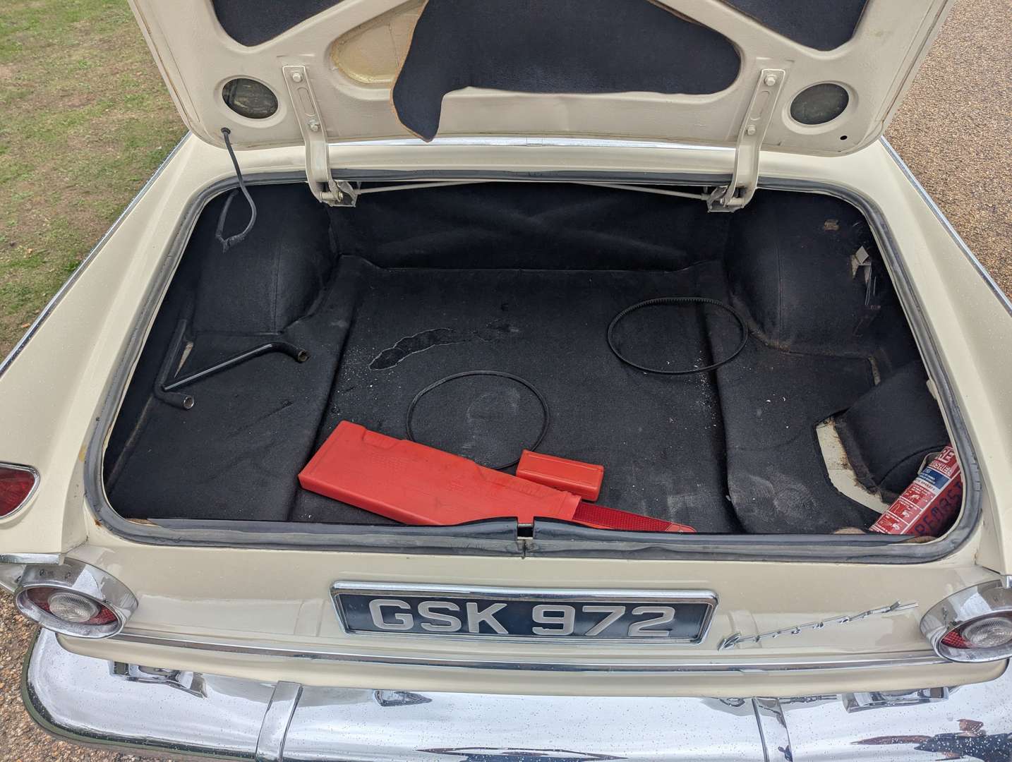 <p>1961 BORGWARD P100</p>