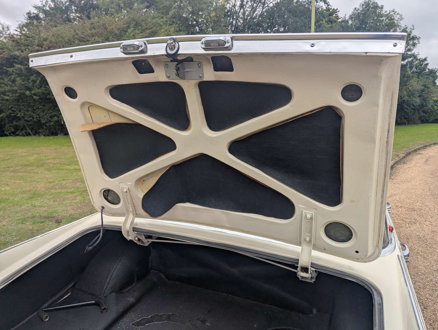 <p>1961 BORGWARD P100</p>