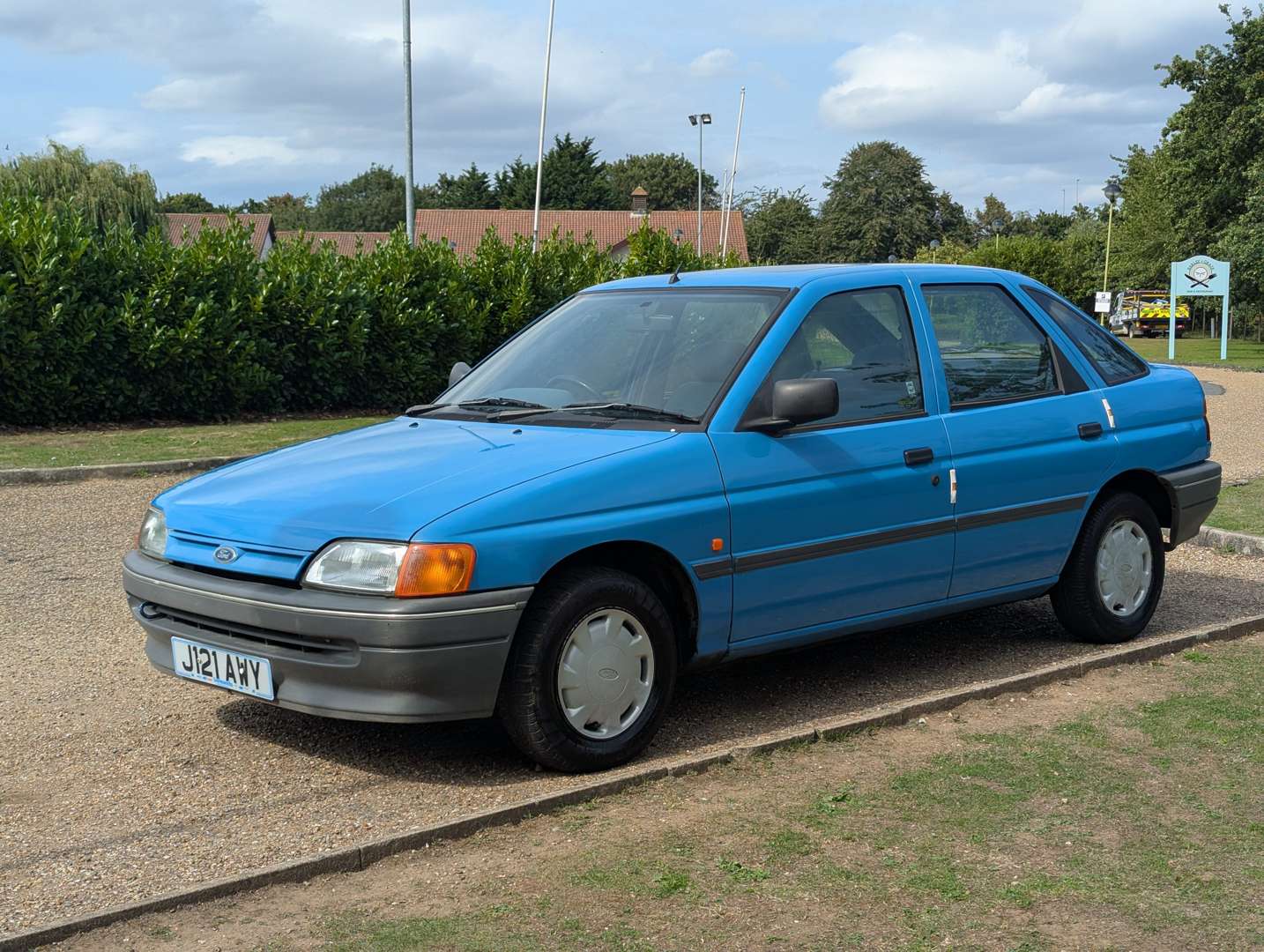 <p>1991 FORD ESCORT L</p>