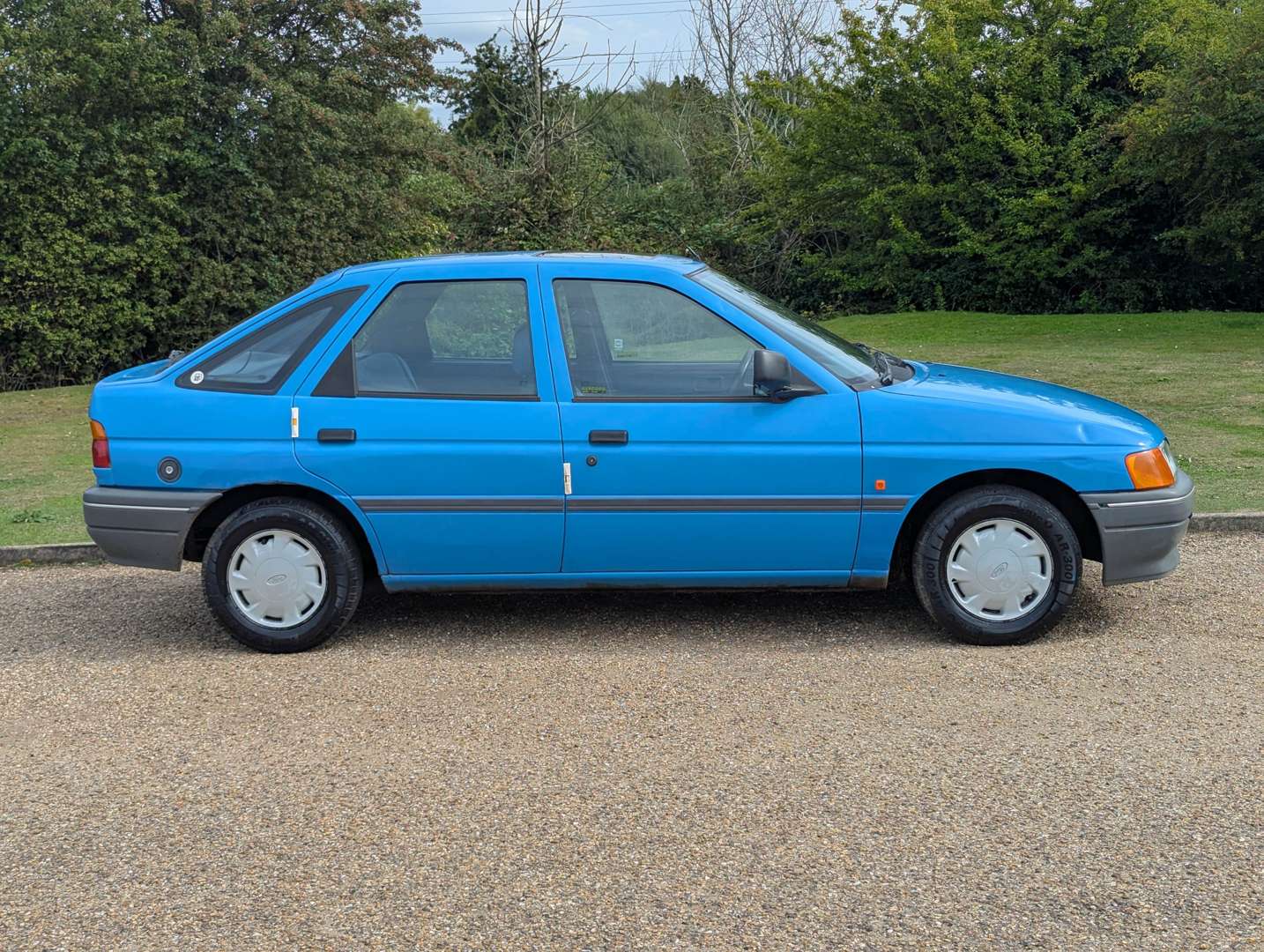 <p>1991 FORD ESCORT L</p>
