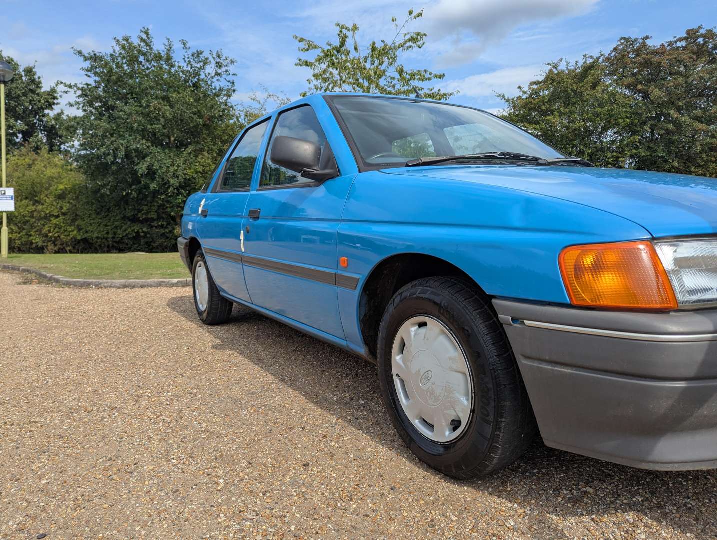 <p>1991 FORD ESCORT L</p>