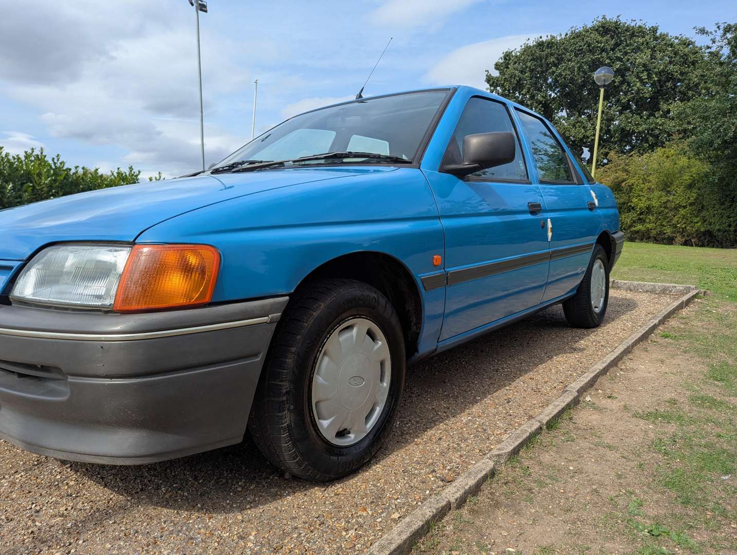 <p>1991 FORD ESCORT L</p>