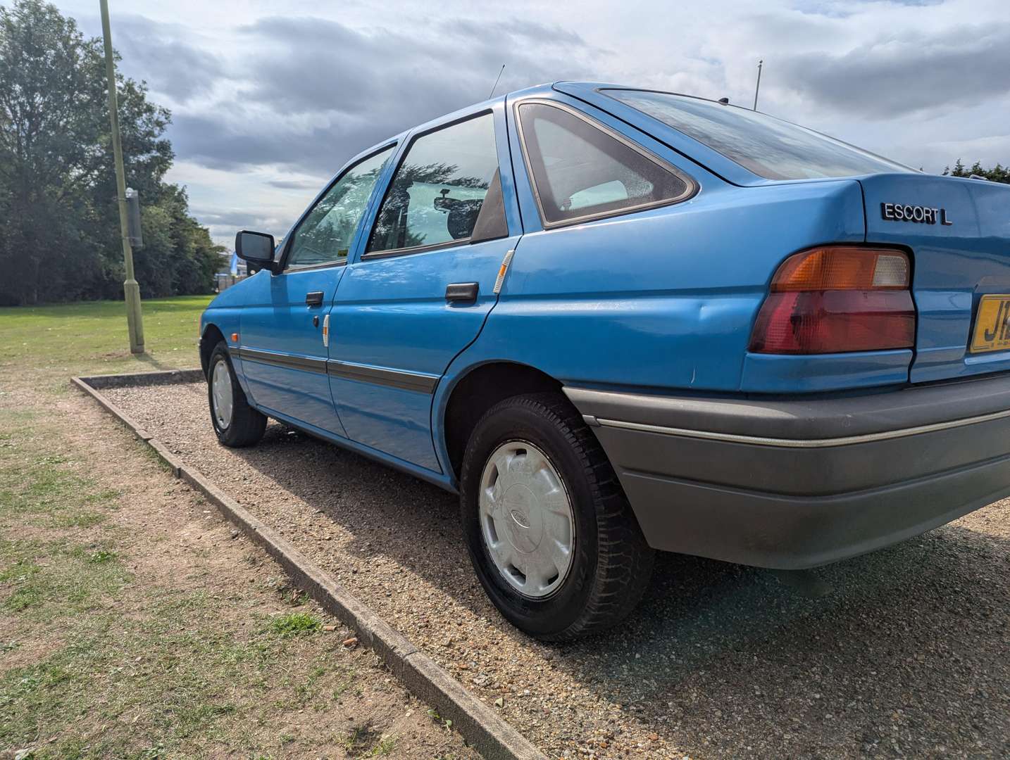 <p>1991 FORD ESCORT L</p>